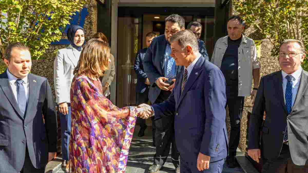 Arjantin Başkonsolosu Vivas’tan Başkan Tugay’a ziyaret