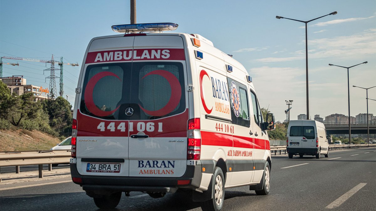 İstanbul'da ambulanslara yeni nesil yol sistemi: Radyo anonsuyla sürücüler uyarılacak