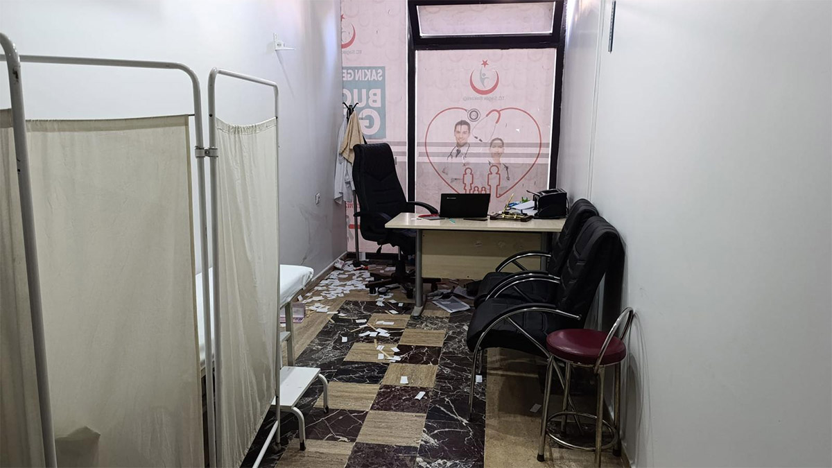 Sağlıkta şiddet bitmiyor! 'Sıra mı bekleyeceğim?' deyip doktora saldıran şahıs gözaltında