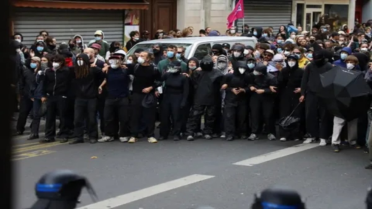 Fransa’da kemer sıkma karşıtı gösteriler öncesi güvenlik önlemleri artırıldı