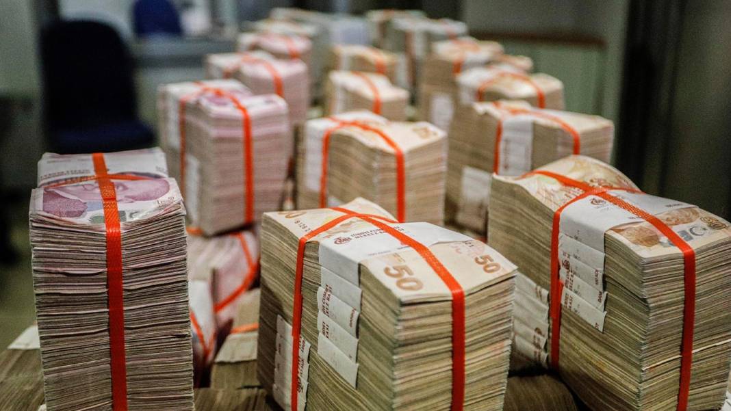 Özel sektörün yurt dışı kredi borcu 200 milyar dolara dayandı: Borç artışının kaynağı finans kuruluşları oldu