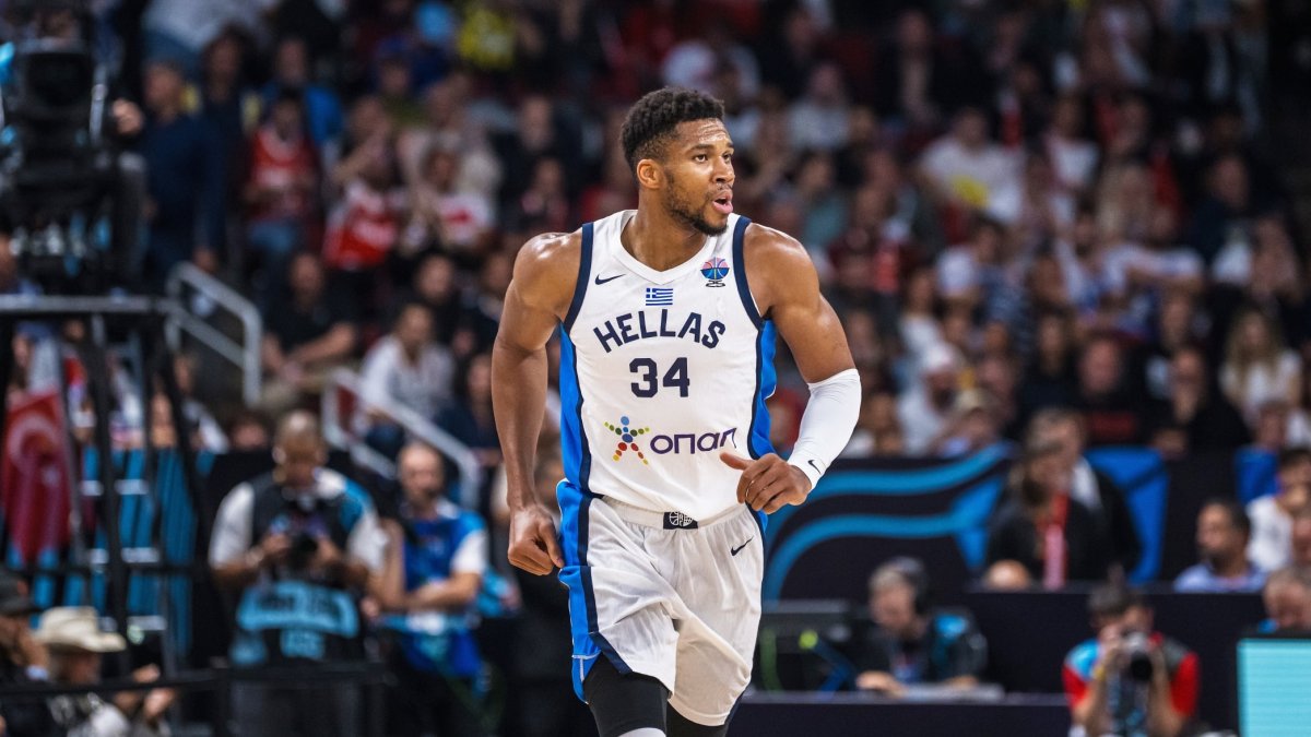 Türk bayrağına hakaret etmişti: Yunan basketbolcu Giannis Antetokounmpo özür diledi