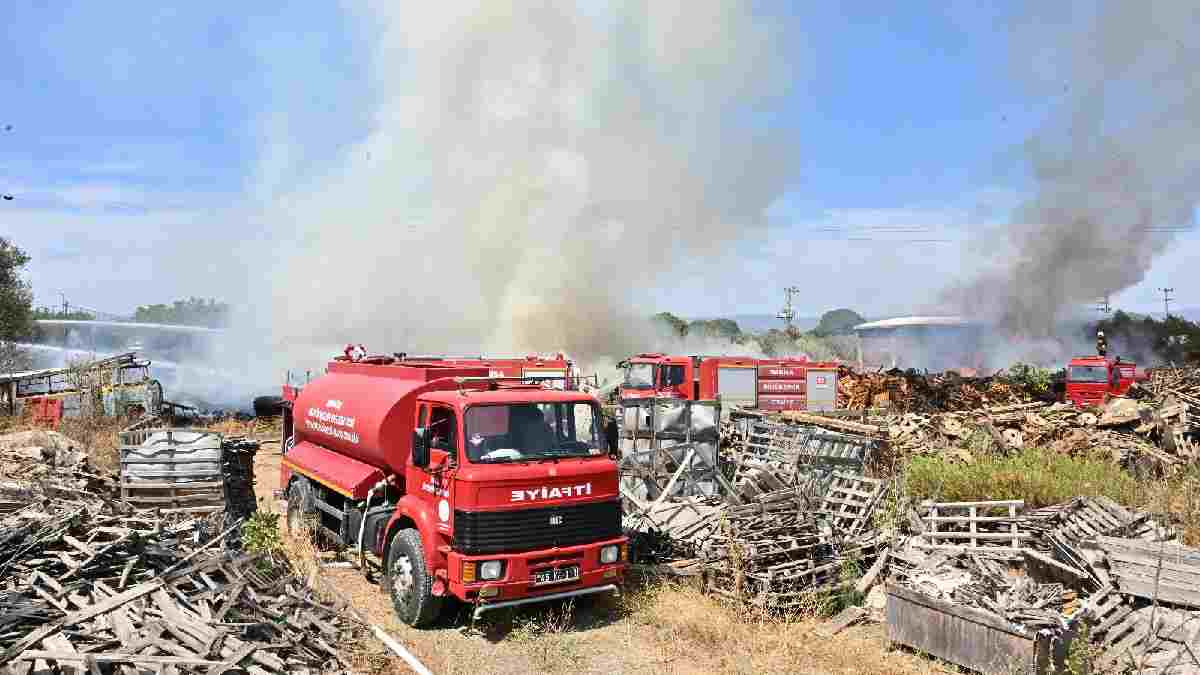 Palet fabrikasındaki yangın kontrol altına alındı