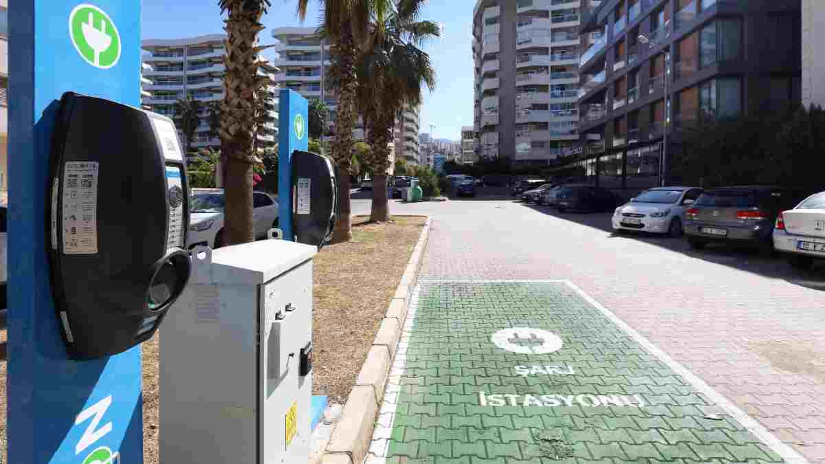 Temiz ve sessiz Narlıdere için şarj ağı büyüyor