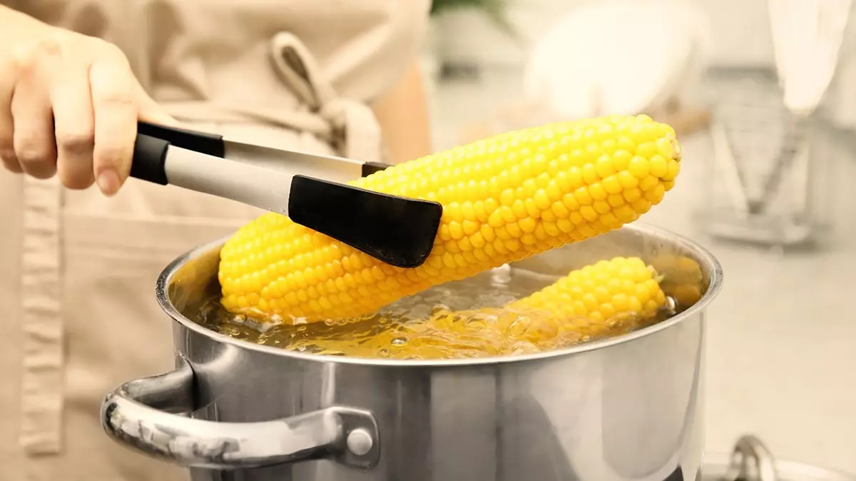 Sokak lezzetini evlere taşıyın: Mısır pişirmenin sırları ortaya çıktı