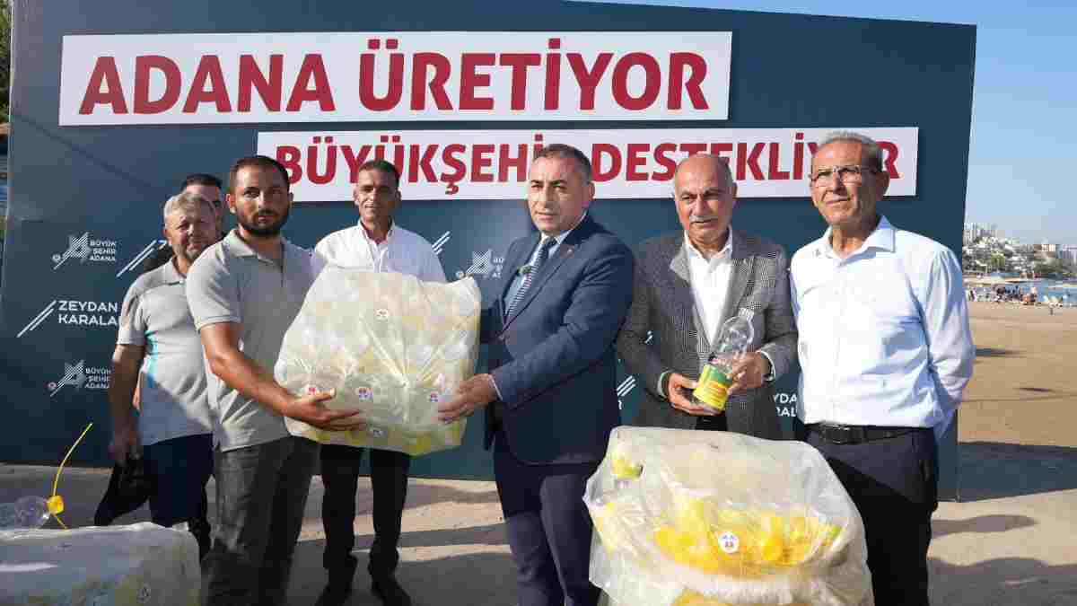 O ilçemizde üreticilere çifte destek: İlaçlama makinesi ve zararlı böcekler için tuzak dağıtıldı