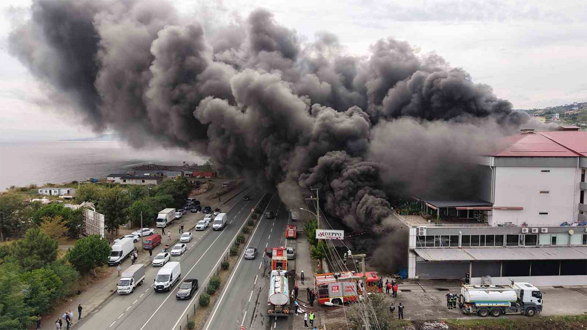 Trabzon’da AVM’de yangın! Müdahale sürüyor