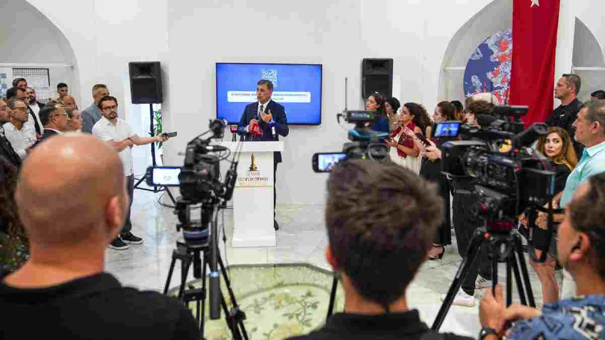 İZPA’nın  “İz’in Peşinde Şehrin İçinde” sergisi basın mensuplarını ağırladı