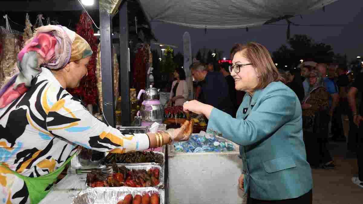 Başkan Şahin, Festival Park’ta vatandaşlarla buluştu