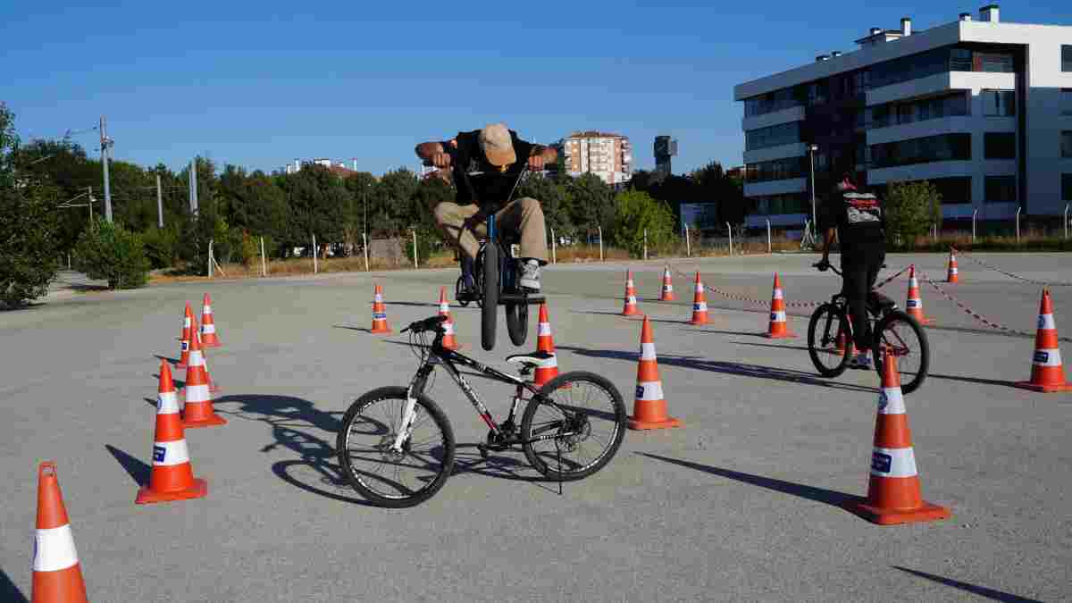 Büyükşehirden ailelere ve gençlere bisiklet eğitimi