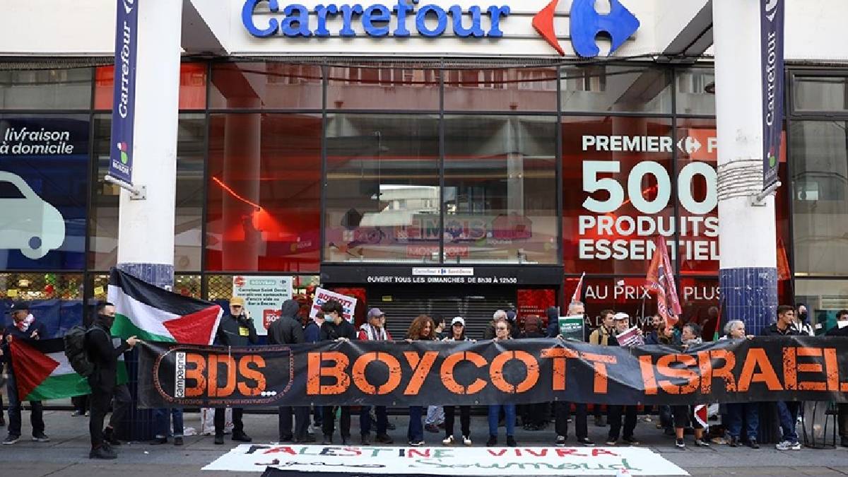Fransa'da protestocular Carrefour önünde: İsrail'in apartheidini boykot et