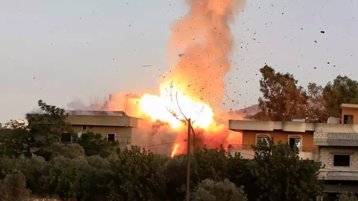 İsrail, Lübnan'a hava saldırısı düzenledi: Nebatiye kentine bağlı Meys el-Cebel, Dibbin ve Kefr Tibnit beldelerini vurdu
