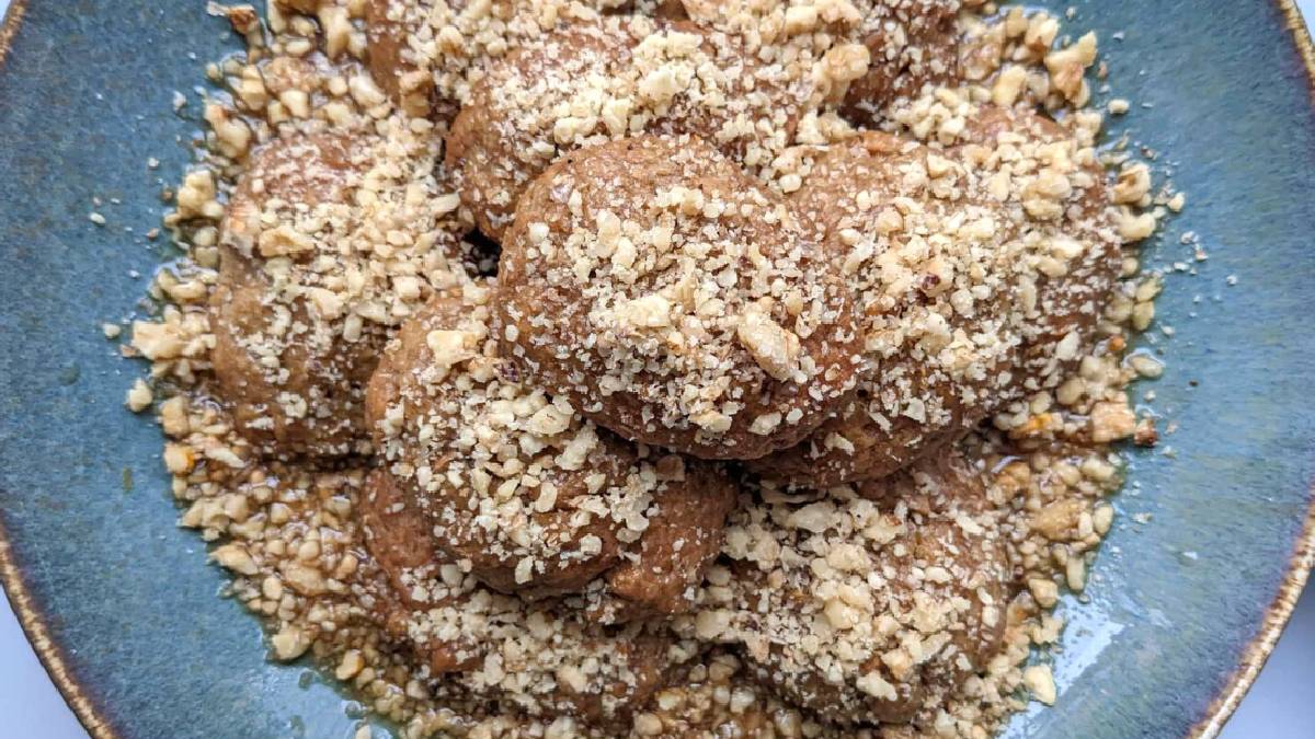 Yunan tatlılarının gözdesi Melomakarona evinizde: Tarifi şaşırtacak kadar kolay!