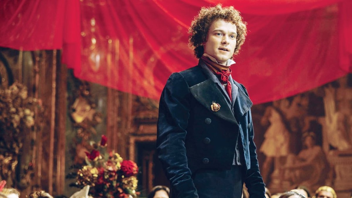 Rus şiirinin güneşi perdede