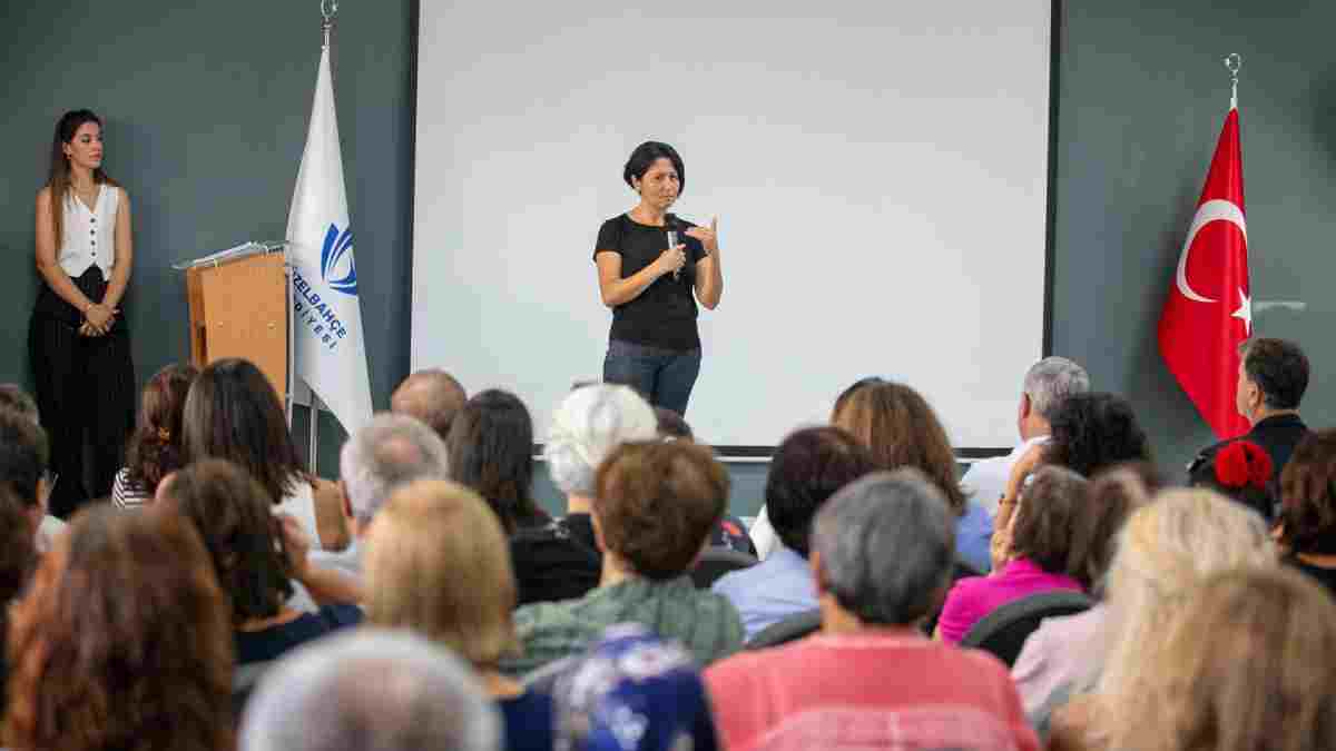 Güzelbahçe Belediyesi Sağlıklı Yaş Alma Merkezi'nin yeni sezonuna coşkulu açılış