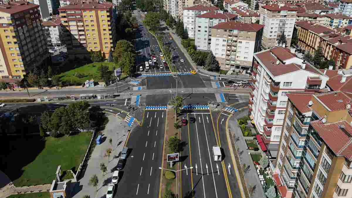 Arabasız caddeler şenlik alanına dönüşüyor