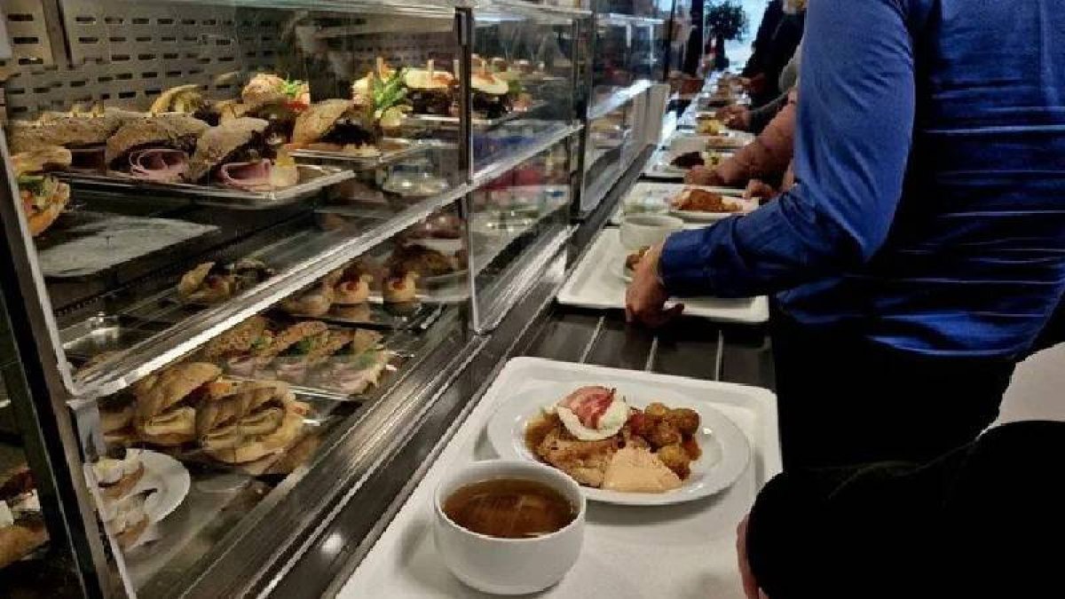 Endonezya'da 846 öğrenci ücretsiz yemekten zehirlendi