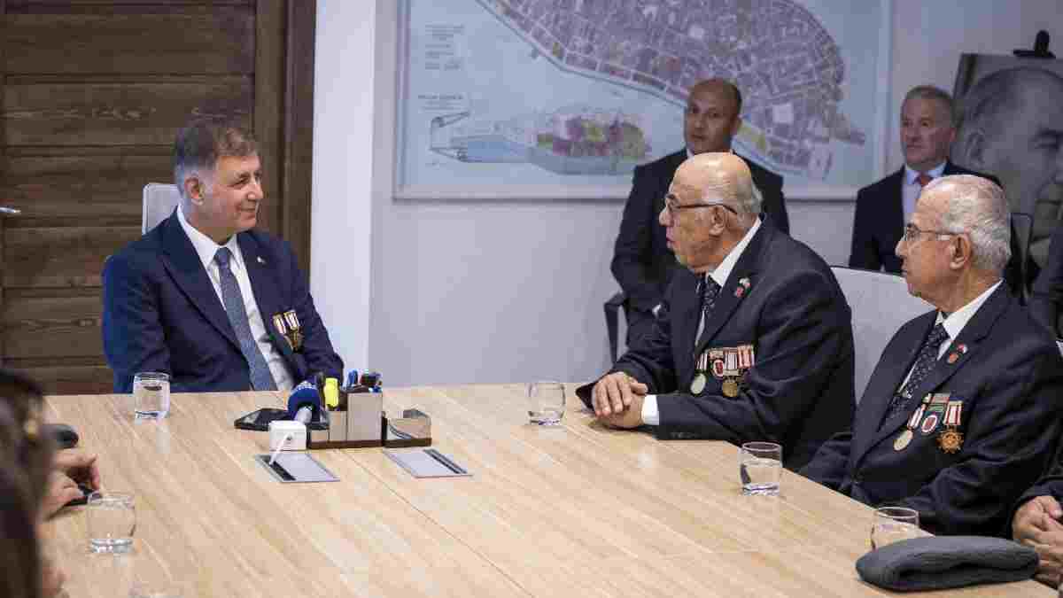 Başkan Tugay gazileri ağırladı