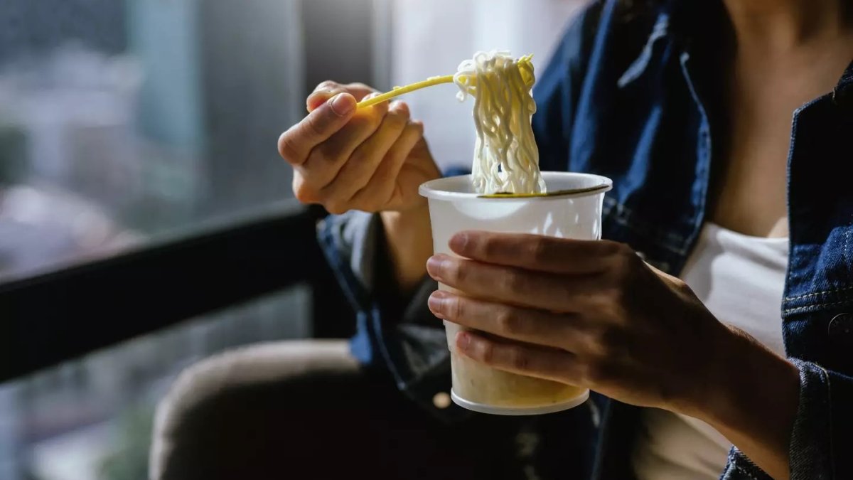 Uzmanlar uyardı! Hazır eriştelerdeki gizli tuz tehlikesi kalp krizini tetikliyor