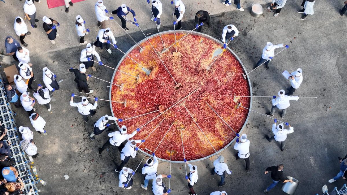 Dünyanın en büyük sucuklu yumurtası Afyon'da yapıldı: Guinness Rekorlar Kitabı'na girdi