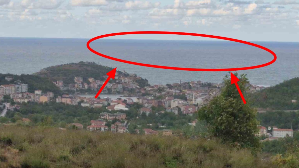 Amasra'da şaşırtan görüntü! Fırtına ve sağanak sonrası deniz renkten renge büründü