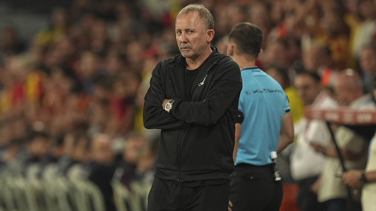 Sergen Yalçın'dan sürpriz kadro dışı kararı! Yıldız oyuncuyu kadroya almadı