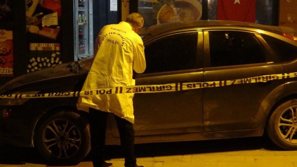 Malatya'da kafeye silahlı saldırı: 2 kişi yaralandı, motosikletli 3 zanlı yakalandı