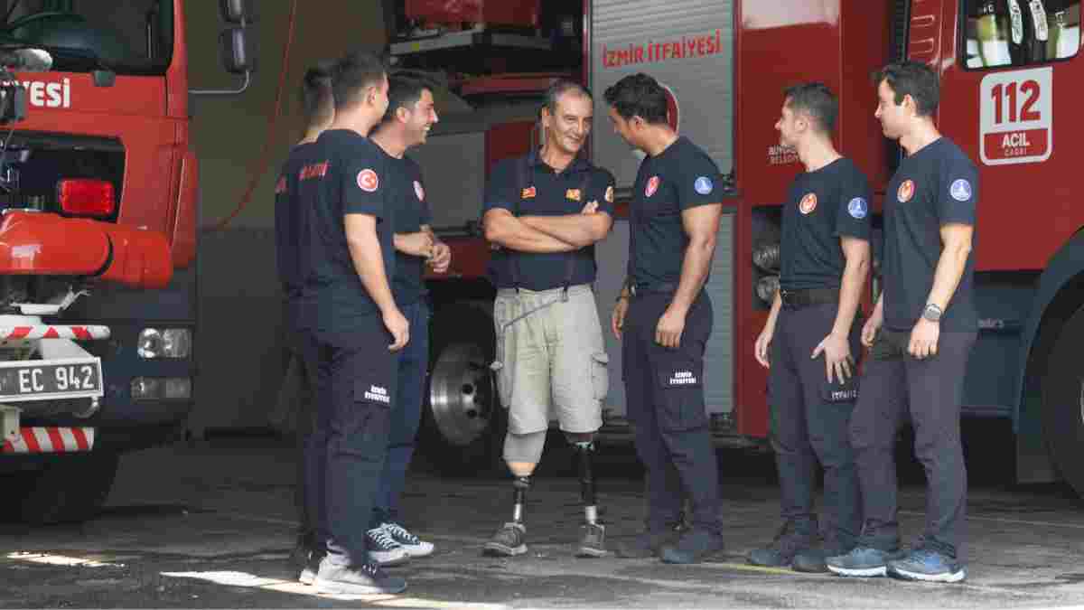 Bacaklarını kaybetse de umudu hayata bağladı: Engelli itfaiyeci 'vazife malulü' olarak mesleğini sürdürüyor