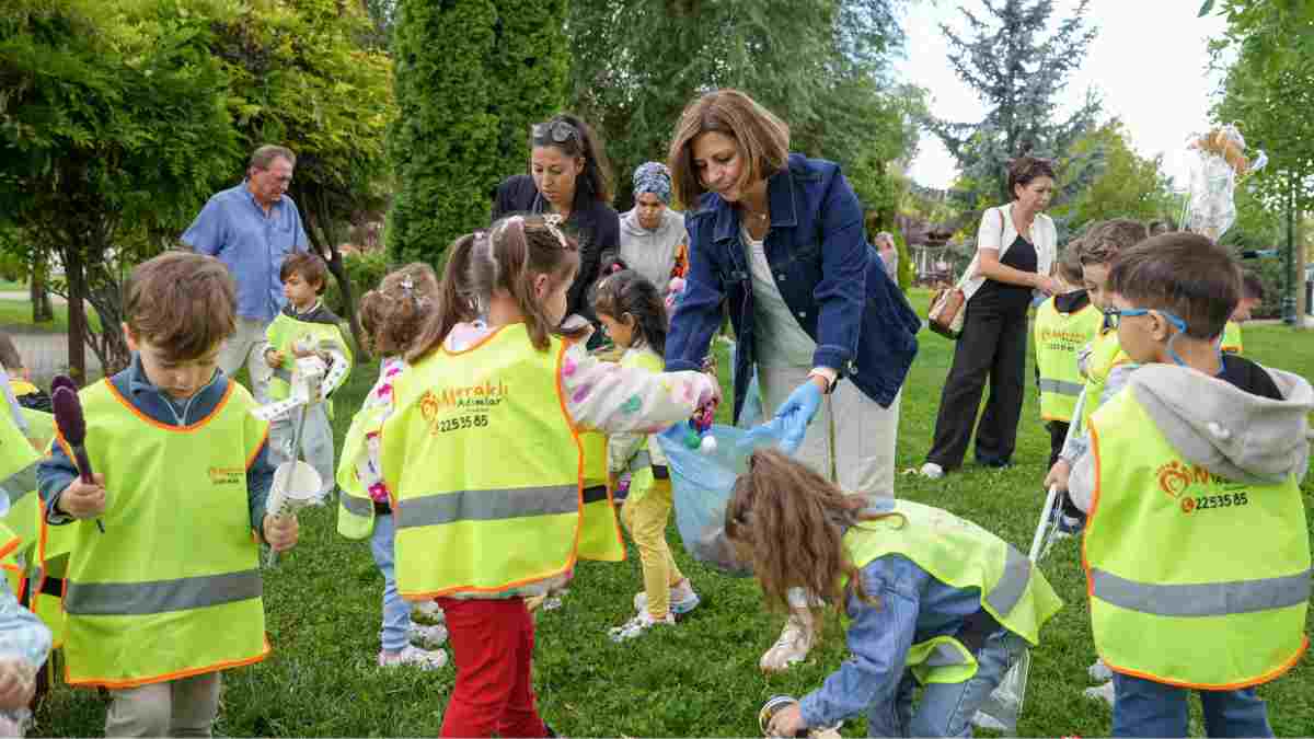 Başkan Ünlüce, dünya temizlik günü’nde çocuklarla el ele çöp topladı