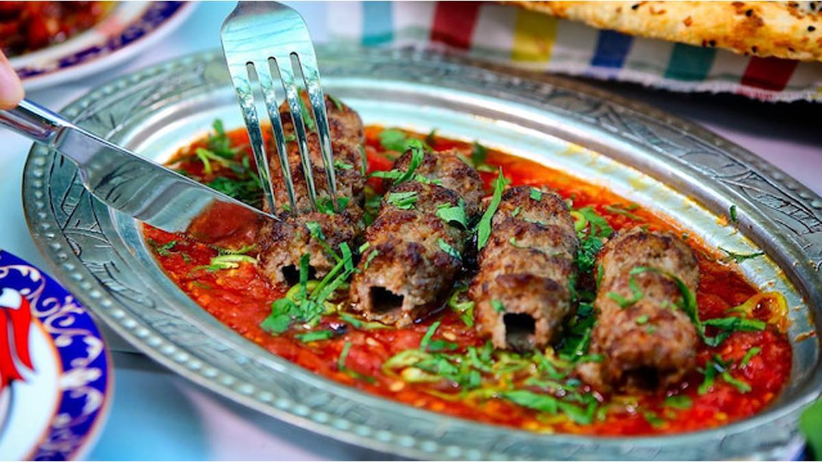 Adana ve Hatay'ın gizli lezzet sırrı sofranıza geliyor! Altı ezmeli kebap nasıl yapılır?
