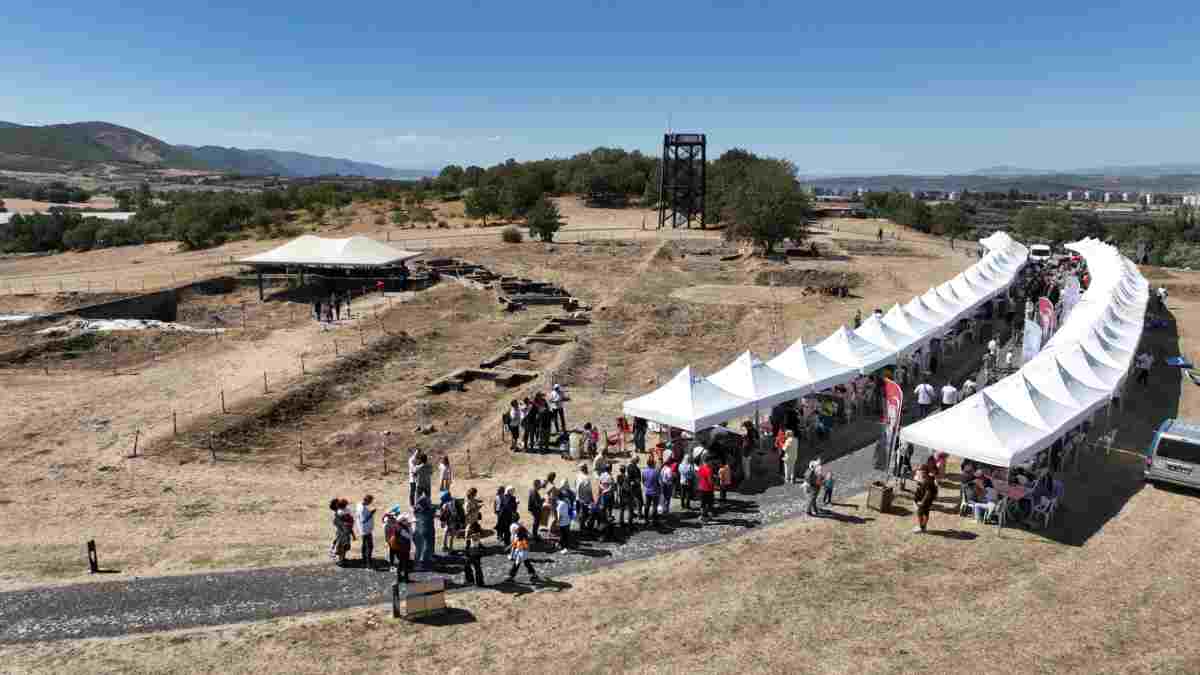 Çağlar öncesine festival tadında yolculuk