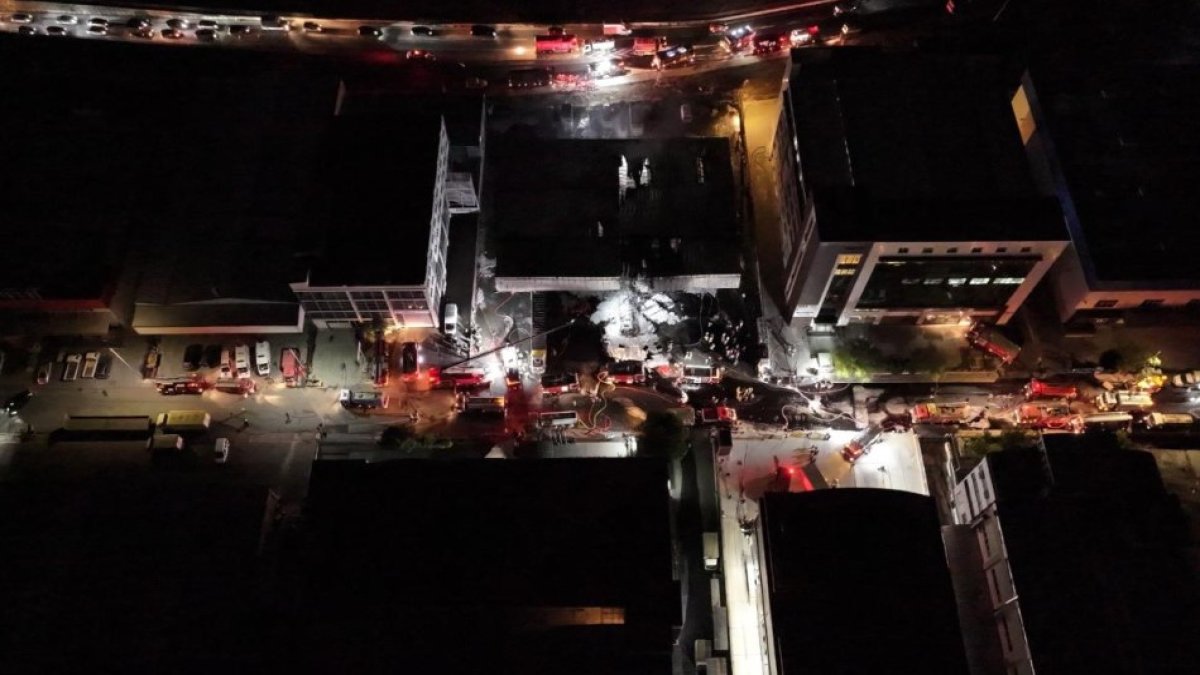 Başakşehir'de nakliye deposunda çıkan yangın söndürüldü