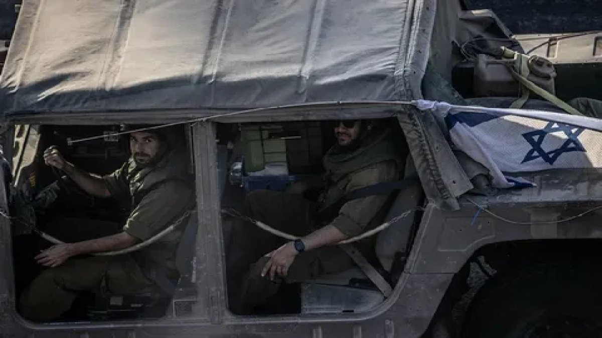 Gazze'de İsrail'e ait askeri araç devrildi: 10 asker yaralı