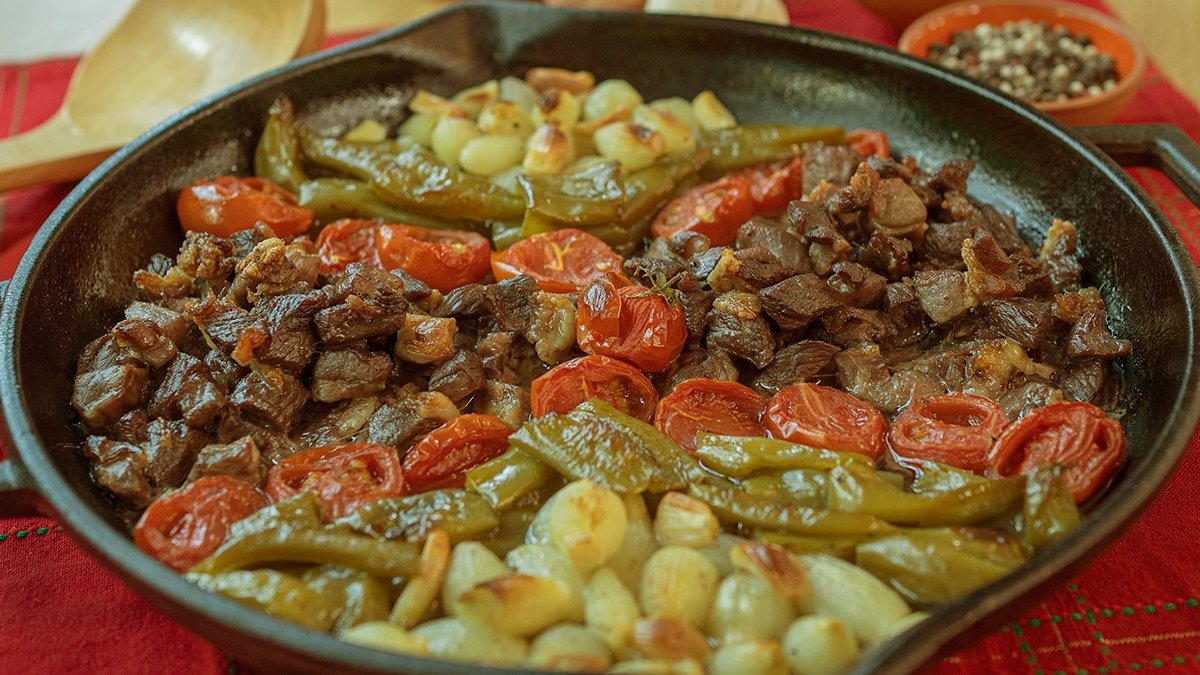 Herkes onu ‘eli böğründe’ olarak biliyor, tadı damakta kalıyor! Et yemeklerinin starı