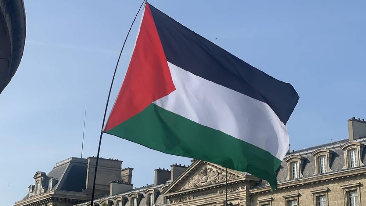 Fransa’da belediyeler bakanlığın uyarısını dinlemedi: Filistin bayrağını göndere çektiler