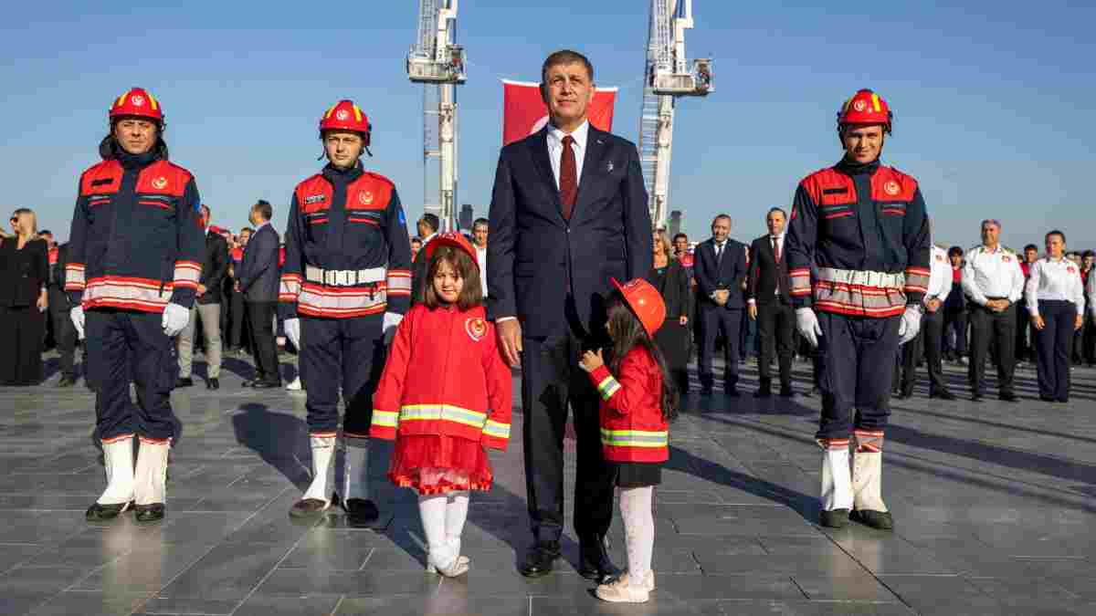 İzmir’de İtfaiye Haftası kutlamaları resmi törenle başladı