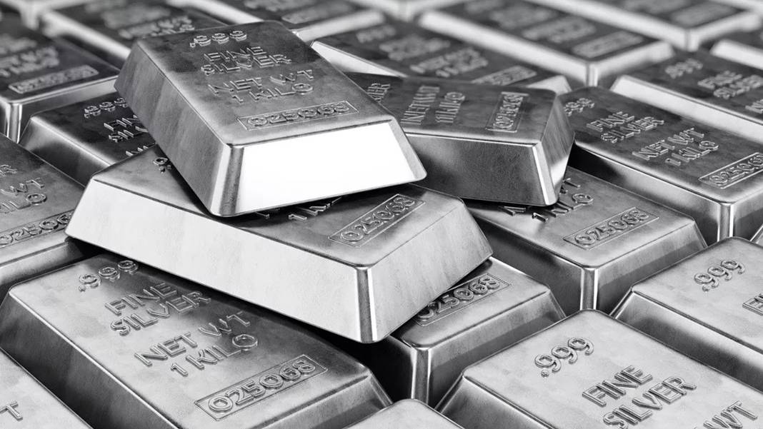 Altının tahtı sallanıyor: Gümüş fiyatları son 14 yılın zirvesinde