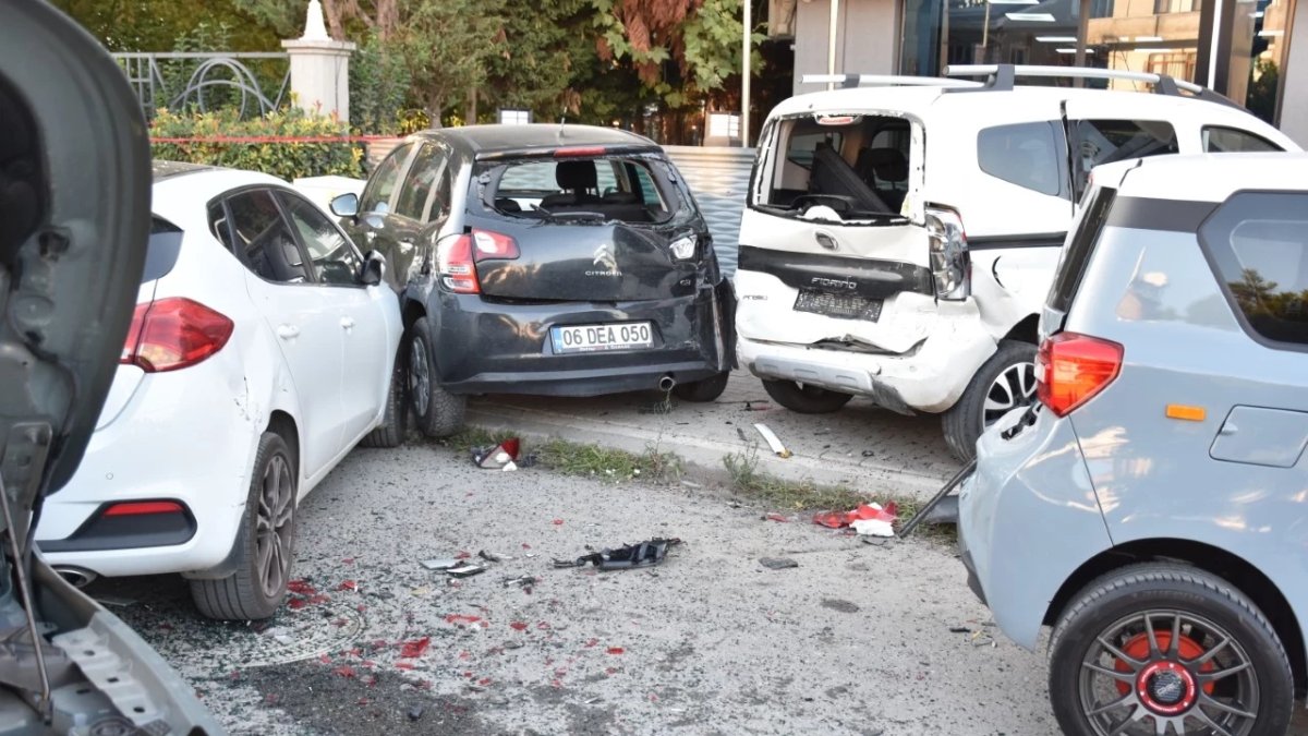 Sakarya'da zincirleme kaza: Beton mikseri 5 araca çarptı, 2 çocuk yaralandı