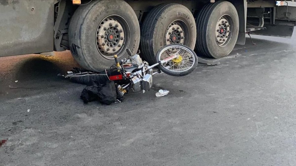 Mersin'de feci kaza: Tırın çarptığı motosiklette 1 ölü, 1 yaralı