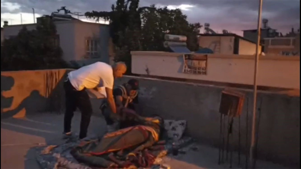 16 milyonluk kuyumcu soygununun şüphelisi damda uyurken yakalandı