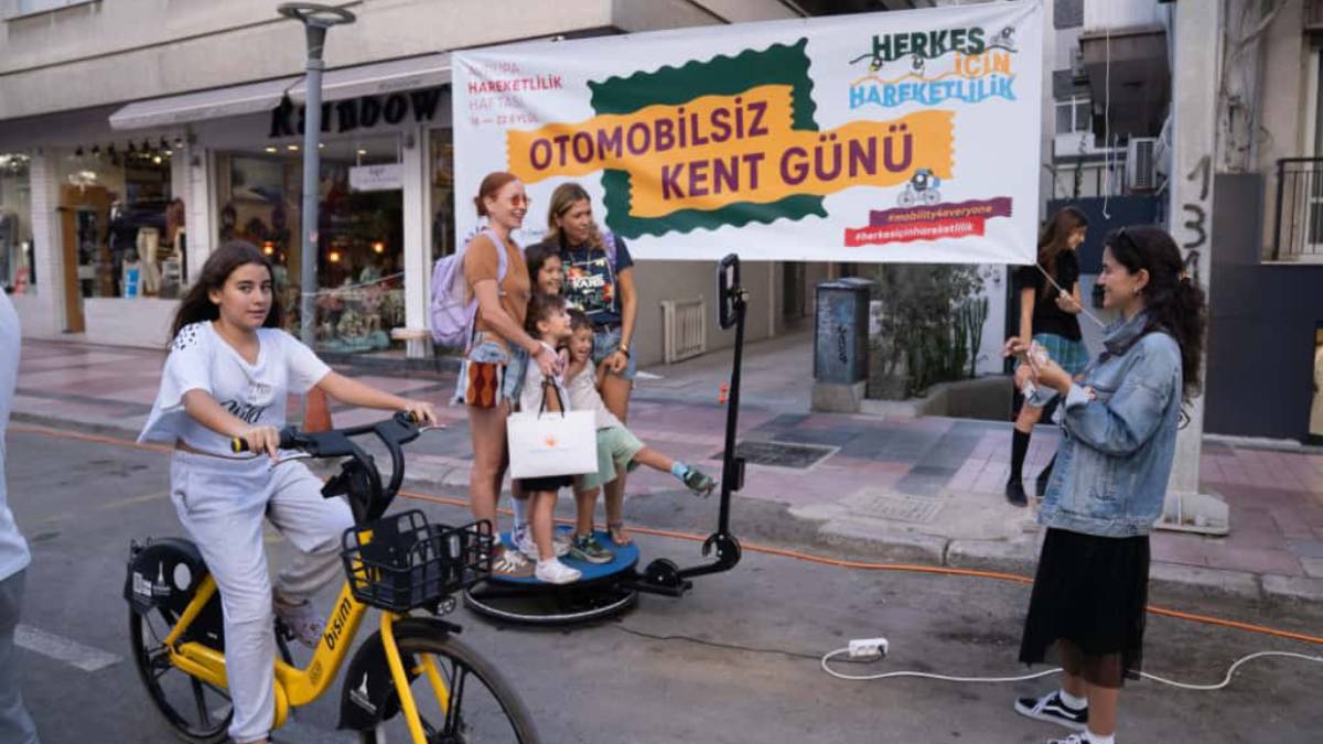 İzmir’de yayalar Otomobilsiz Kent Günü’nün keyfini sürdü