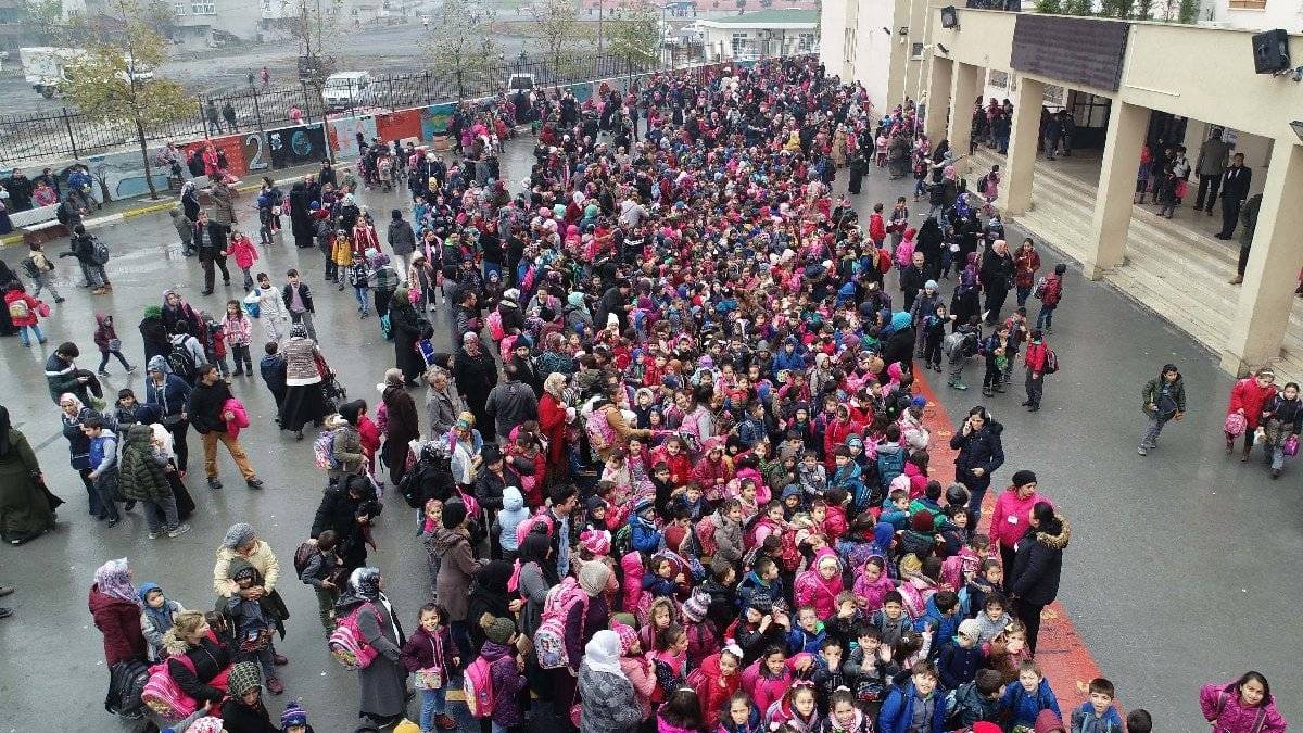 Eğitim-İş’ten kalabalık sınıflara tepki: 'Ayrıcalıklı okullarda eğitim gören küçük bir azınlık var'