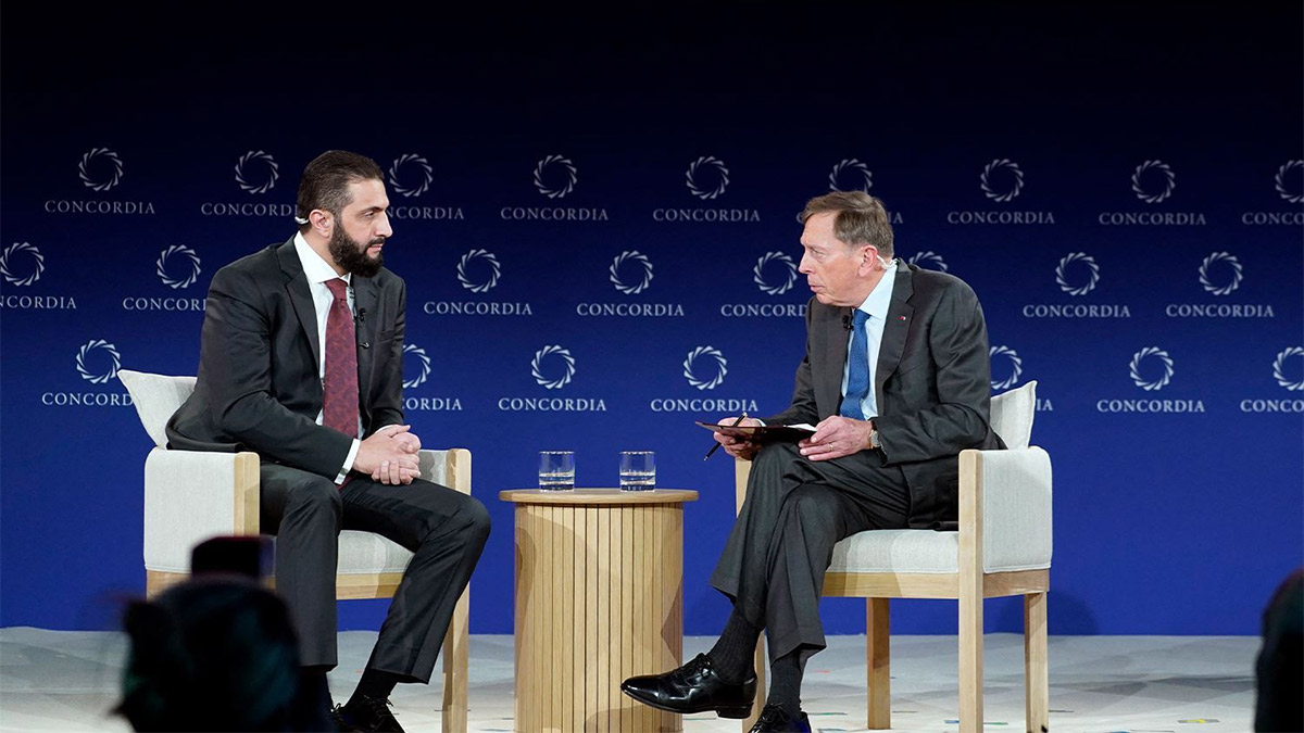 Şara kendisini 'arananlar listesi'ne koyan eski CIA Direktörü ile bir arada: Gücümü Allah'tan alıyorum