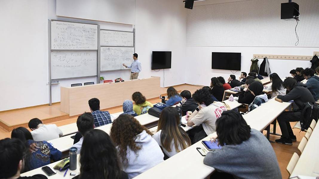 İBB'den 100 bin üniversiteliye 20'şer bin TL burs: Başvurular bugün başladı