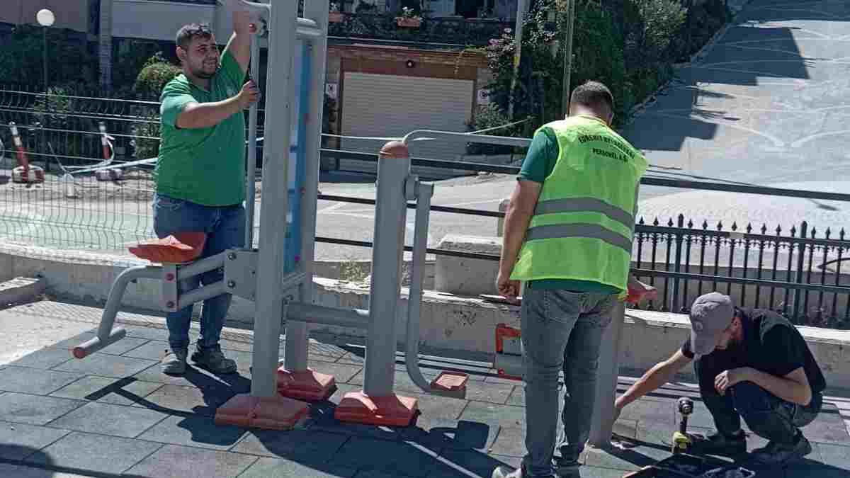 Edremit’te parklar yenileniyor