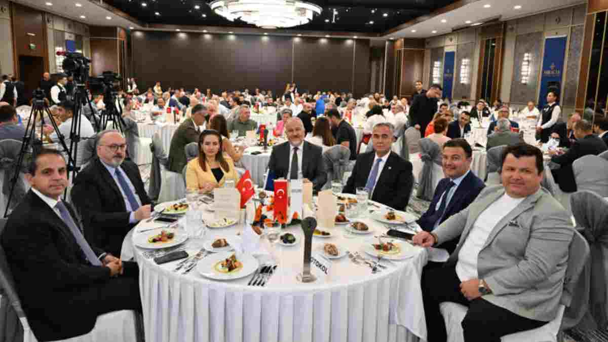 Özdemir: “Siyasi krizler turizmi olumsuz etkiliyor”