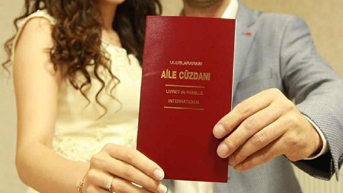 Evlilik sonrası kimlik nasıl değiştirilir? 2025 kimlik değiştirme ücretleri…