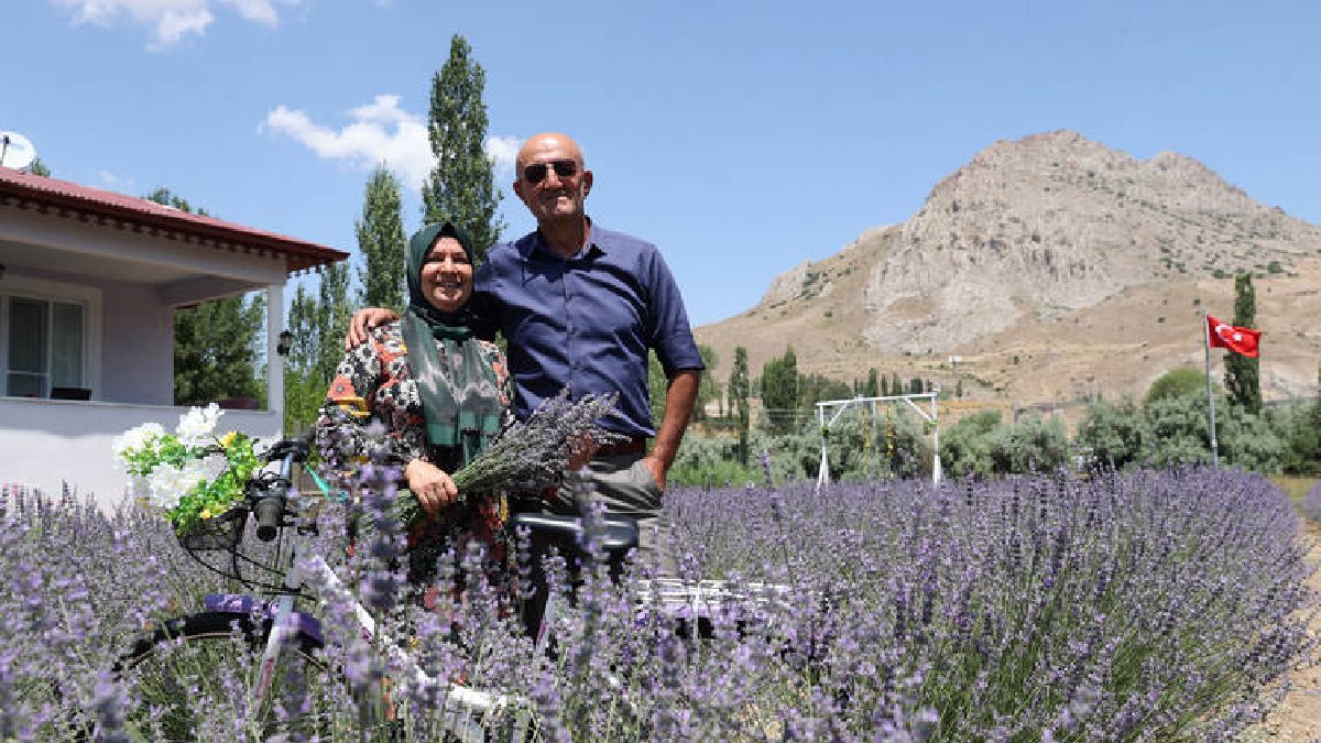 Eşim rahat nefes alsın dedi oraya yerleşti! Bahçesinden mis kokular yükseliyor, topladıkça kazandırıyor