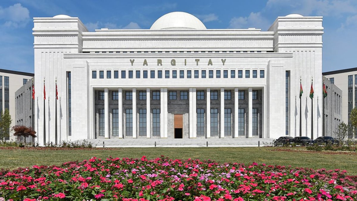 Yargıtay'dan emsal karar: Çocuk annenin yeni eşinin soyadını alamaz