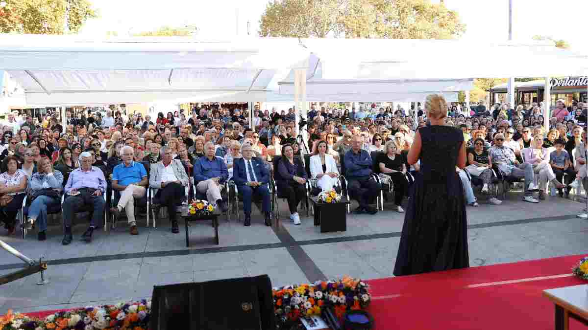 Bandırma Kitap Günleri’nde dolu dolu bir gün daha: Meydan kitapla, sanatla, müzikle şenlendi